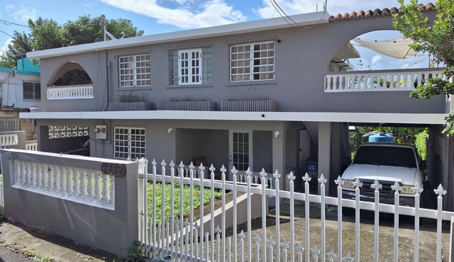 Charming 2-bedroom house with AC, WiFi in beautiful Canovanas
