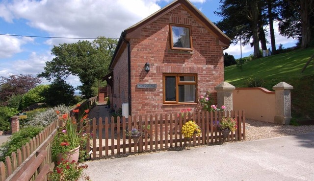 Charming Ash Cottage in Exeter