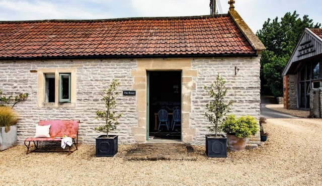 Charming Barn Retreat near Bath w/Fireplace