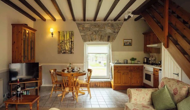 Charming Cottage with Indoor Pool & Spa Access