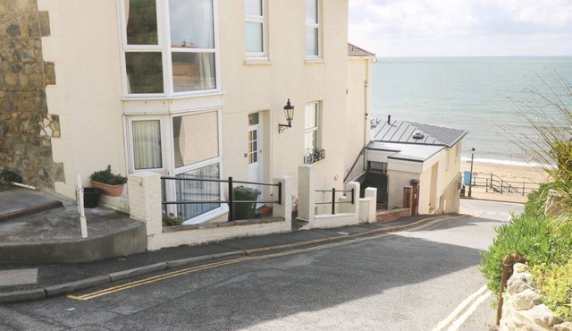 Charming Seaside Studio Flat in Ventnor