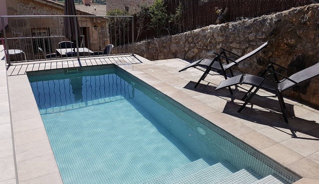 Charming Townhouse with sunny private pool and terrace in the old town