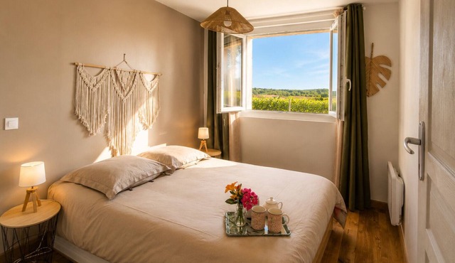 Charming vacation rental for 2 people in the heart of the vineyards. Pets allowed.