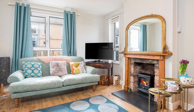 Cherry Tree House, Holiday Cottage St Davids, Sleeps 5, 3 bedrooms, bathrooms