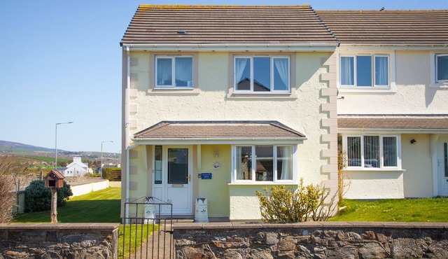 Cherry Tree House - a holiday cottage that sleeps 5 guests in 3 bedrooms