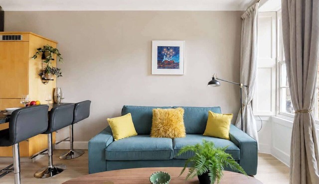 Chic 2BR West End Edinburgh - Walk to Castle