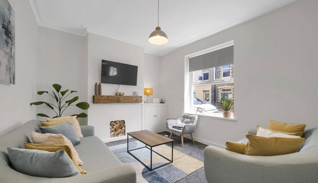 Chic & Modern - Cardiff Central House