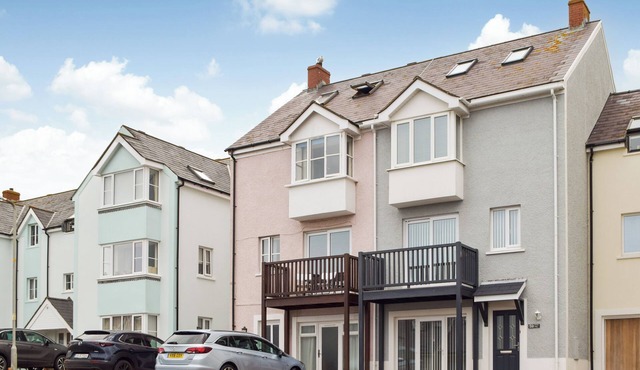 Choose Ty Celyn for its great location just a short walk from the beach.