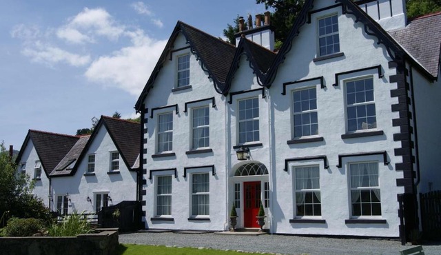 Coed Mawr Hall Bed & Breakfast