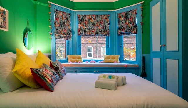 Colourful, Quirky Artist-Owned 3 Bed Next to Cafes - Pass the Keys