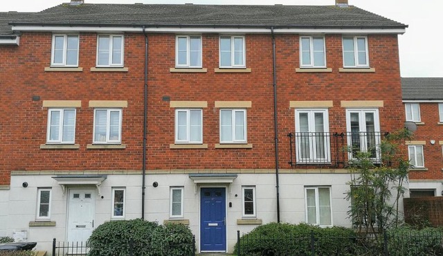 Comfortable and Welcoming Beatrix House by Cliftonvalley Apartments