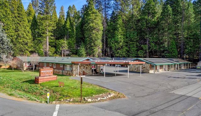 Comfortable Lodge Room 13 with Extra Amenities (2 doubles, pet-friendly)
