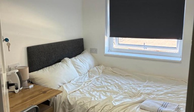 Comfy Double Room 5 Min Walk to Station and Docks