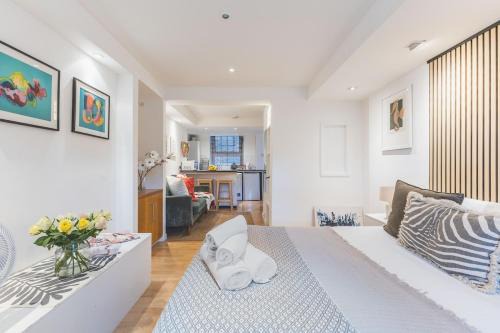 Compact & Bijou Chelsea Studio