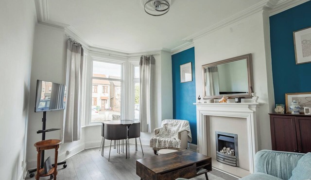 Convenient 1-Bed Flat Near Queen’s Hospital with High Speed Wifi