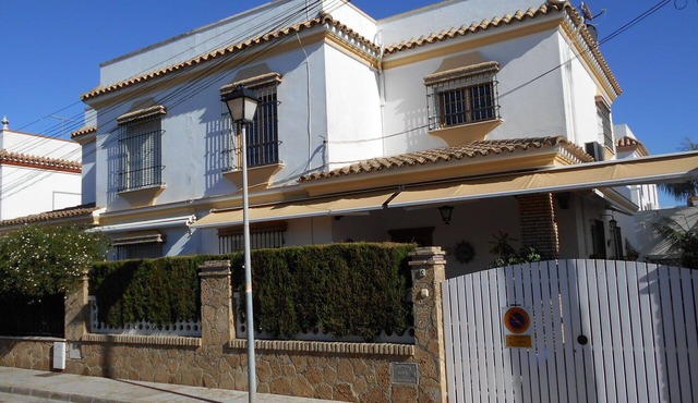 Cosy apartment for 4 people with WIFI, A/C, TV and terrace