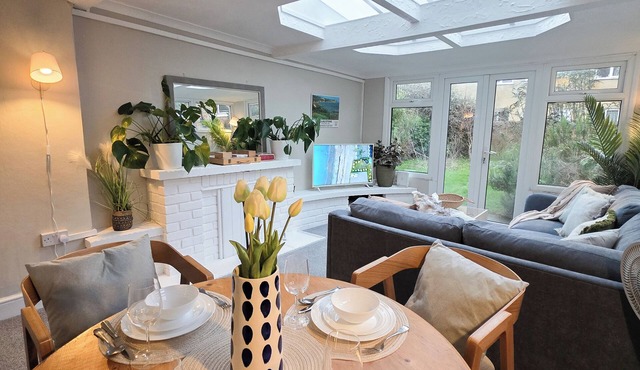 Cosy Central Folkestone 2-Bed Flat with Wi-Fi | Near Station, Beach