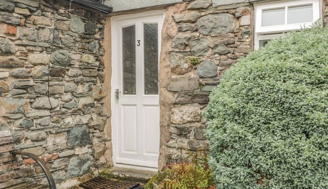 COTTAGE 3, pet friendly, with a garden in Braithwaite