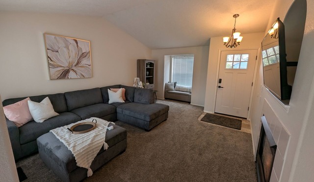 Cozy North Keizer Retreat