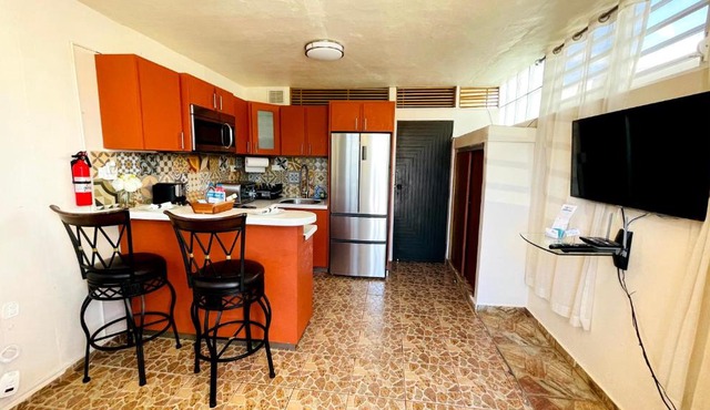 Cozy Studio Retreat with Private Parking and FREE Laundry