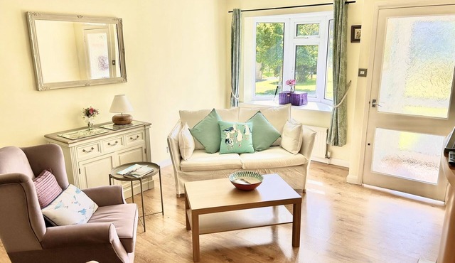Daisy Cottage by NewFo rest