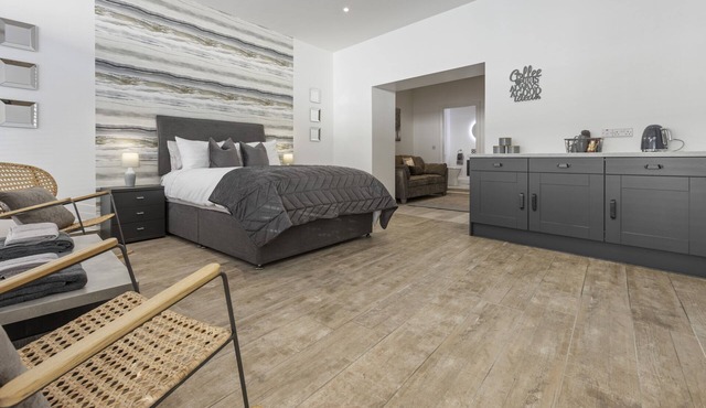 Deluxe Suite - Sleeps 2