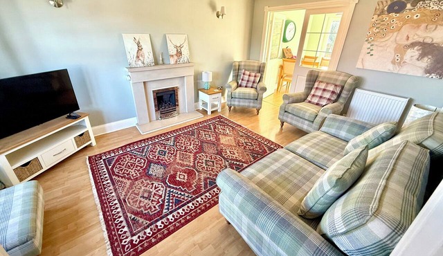 Detached 3-bedroom house with garage and garden.