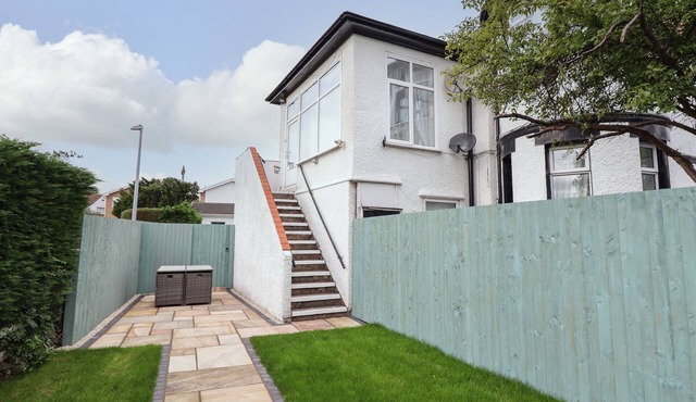 DILKUSHA, family friendly, with a garden in Llandudno Junction