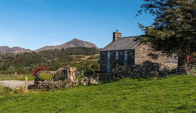 Dinas - Three Bedroom Cottage, Sleeps 4
