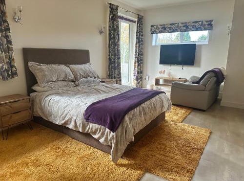Double Ensuite Ground Floor Easy to Cardiff
