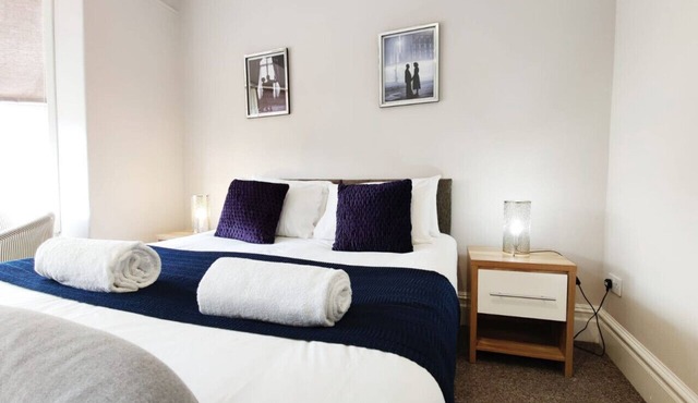 Double Room with Kitchen & Parking | Gorseinon Swansea