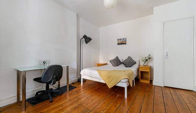 Double Room with Shared Bathroom
