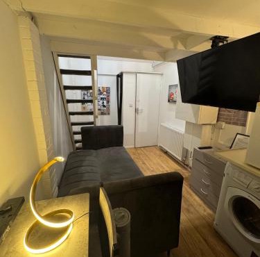 Duplex Studio 3 minute drive from Luton airport