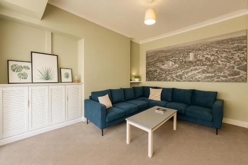 Edwardian City Centre House For Big Groups, Offroad Parking & Hot Tub!