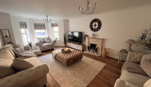 Elegant 5 bed 4.5 bath gated community home with conservatory