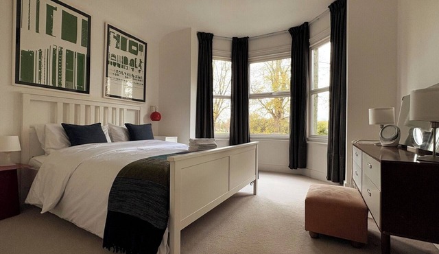 Elegant Reading Haven: 2BD Period Charm and Garden