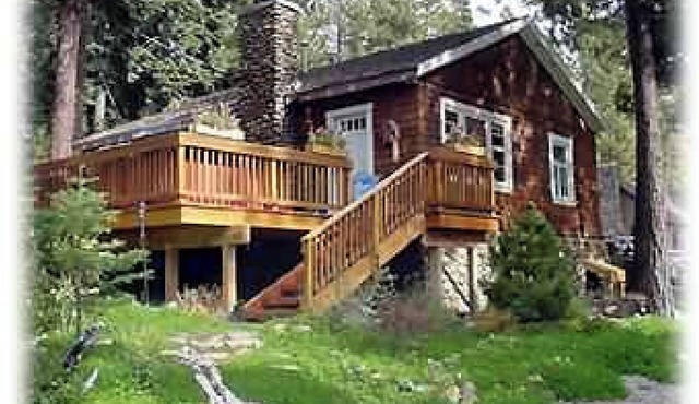 Enchanted Cozy Cabin remodeled, walk to lake, pets ok ,huge HT , amenities
