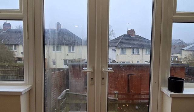 Entire Three Bedroom apartment in Yardley Wood with Wi-Fi and Parking