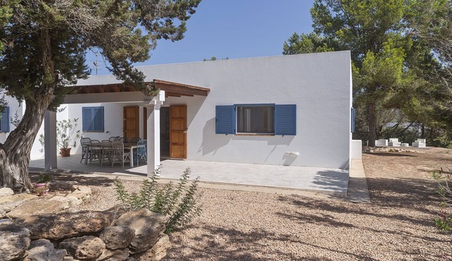 Es Lliri Blanc - Four Bedroom Chalet, Sleeps 8