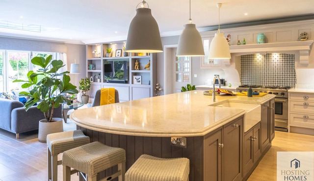 Exceptional 4 Bedroom House With Garden