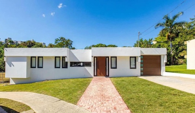 Executive Home by Housmigo Rentals in Mayaguez