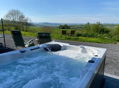 Fabulous Hot Tub with Views!