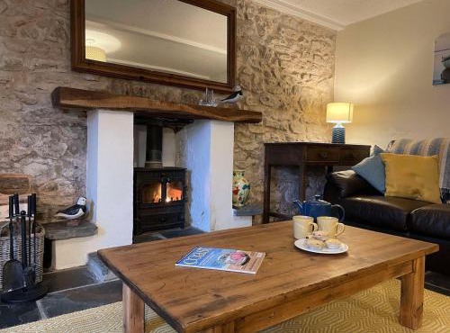 Family-friendly cottage - walk to stunning beach
