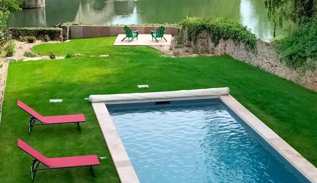 Family Retreat: Heated Pool, Garden, Near Zoo & Le Mans Circuit in Bazouges-sur-le-Loir
