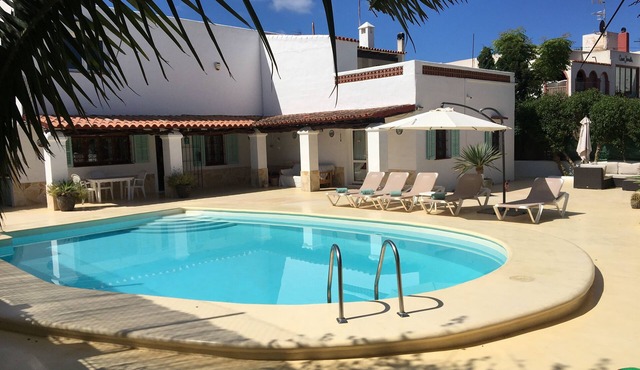 Fantastic Villa 300m from Beach, Private Pool, BBQ Area, Garden Great location