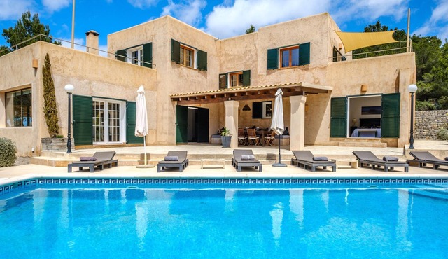 Fantastic Villa with Pool, Wi-Fi, Terrace, Garden and Sea View