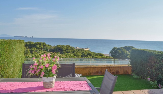 FIRST LINE APARTMENT SPECTACULAR SEA VIEWS. 5 PEOPLE.BEGUR