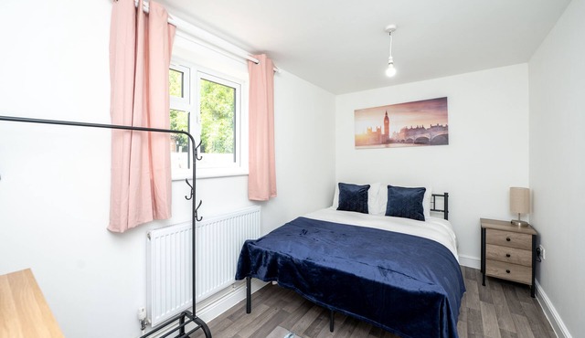 Flat 2| Located in City Centre w/Parking