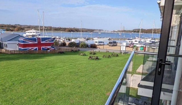 Folly View - First floor apartment that sleeps 4 guests in 2 bedrooms