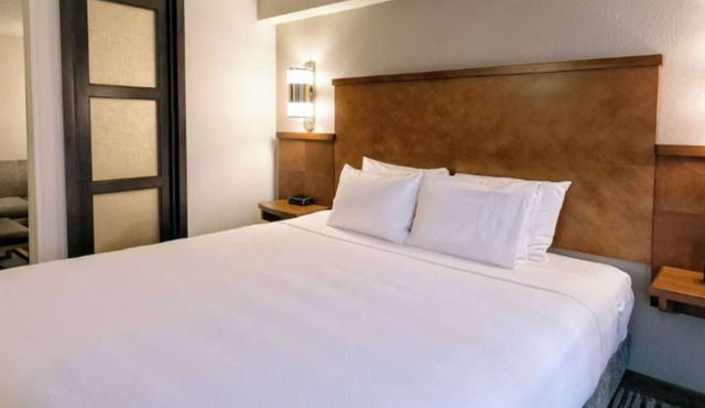 Franklin Retreat with Free Breakfast, Pool, and Short Trip to Nashville